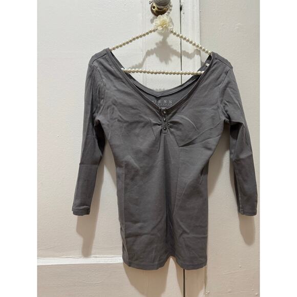 Guess size small grey long sleeve shirt v neck 3/4 sleeve 3 diamond rhinestones - Picture 10 of 10